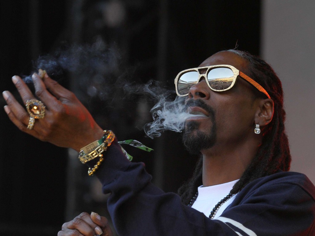snoop-dogg-invested-in-uber-for-weed-startup-eaze