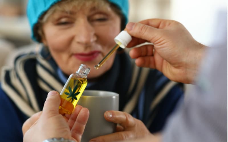 Liczba Seniorów Używających Cannabis Wzrosła o 75%, GrubyLoL.com